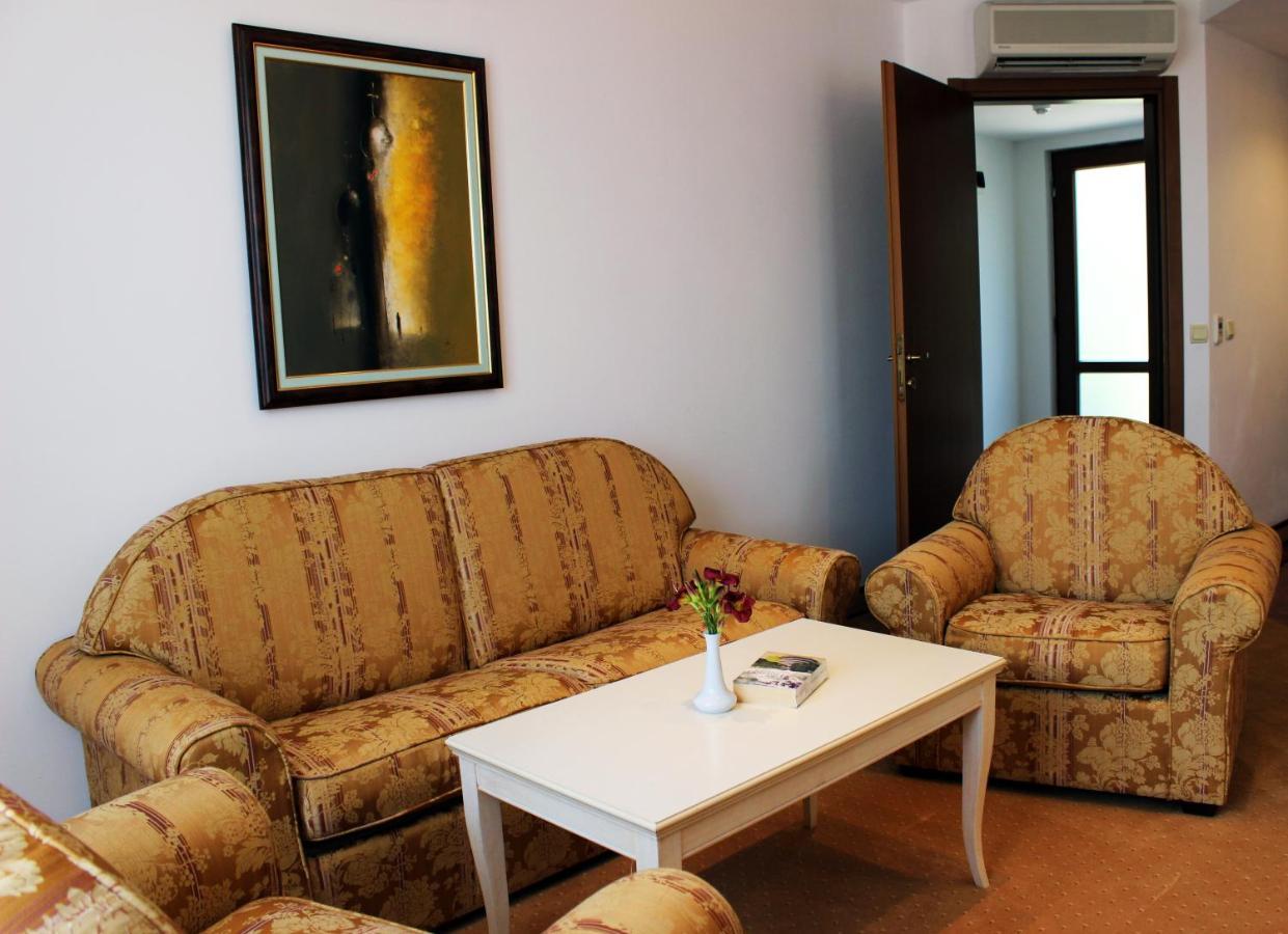 Helena Vip Villas And Suites ซันนีบีช ภายนอก รูปภาพ