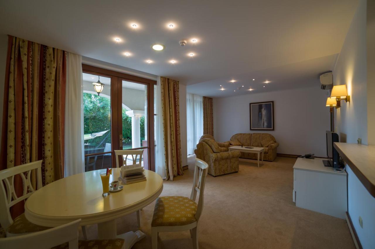 Helena Vip Villas And Suites ซันนีบีช ภายนอก รูปภาพ