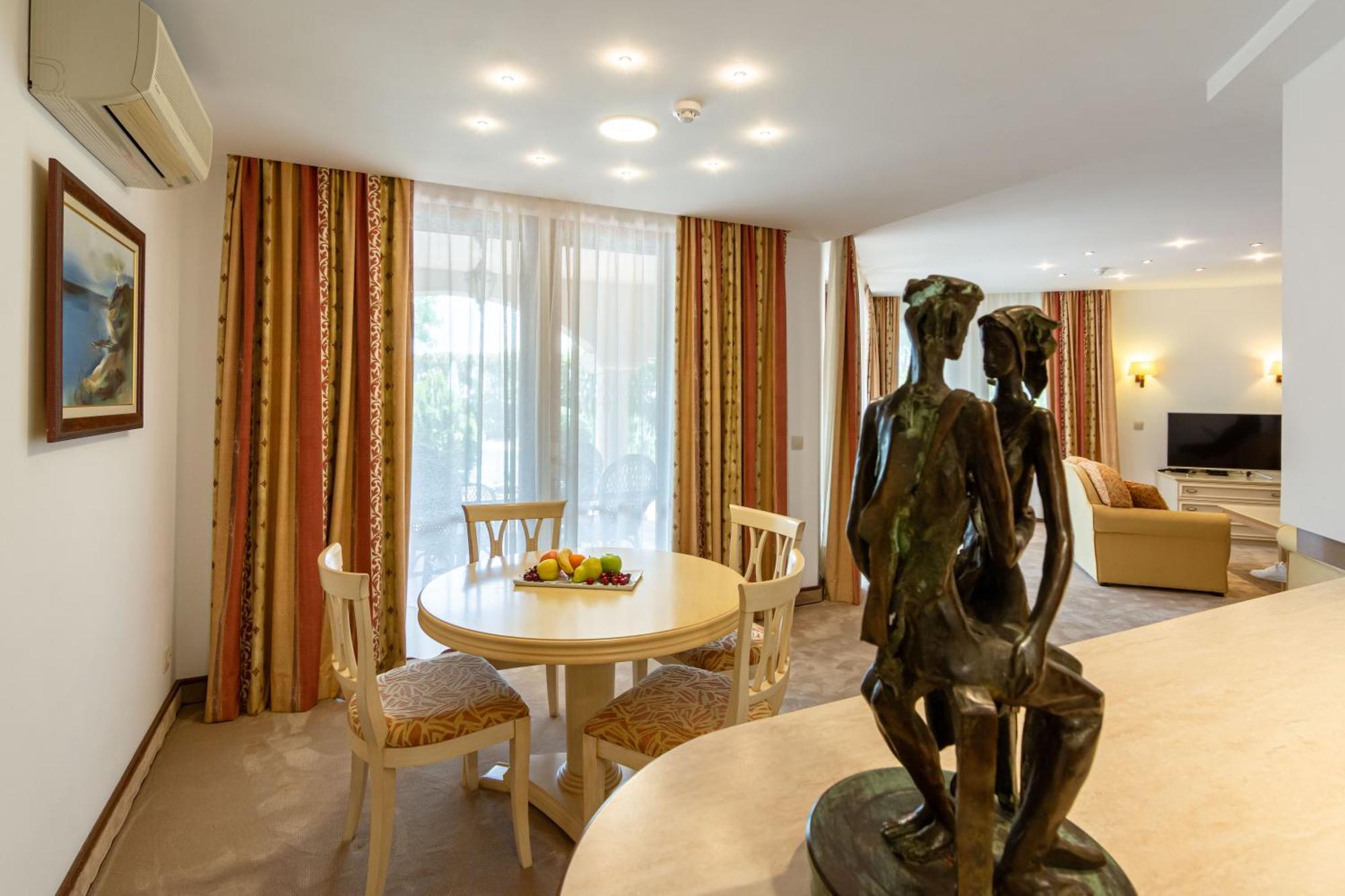 Helena Vip Villas And Suites ซันนีบีช ภายนอก รูปภาพ