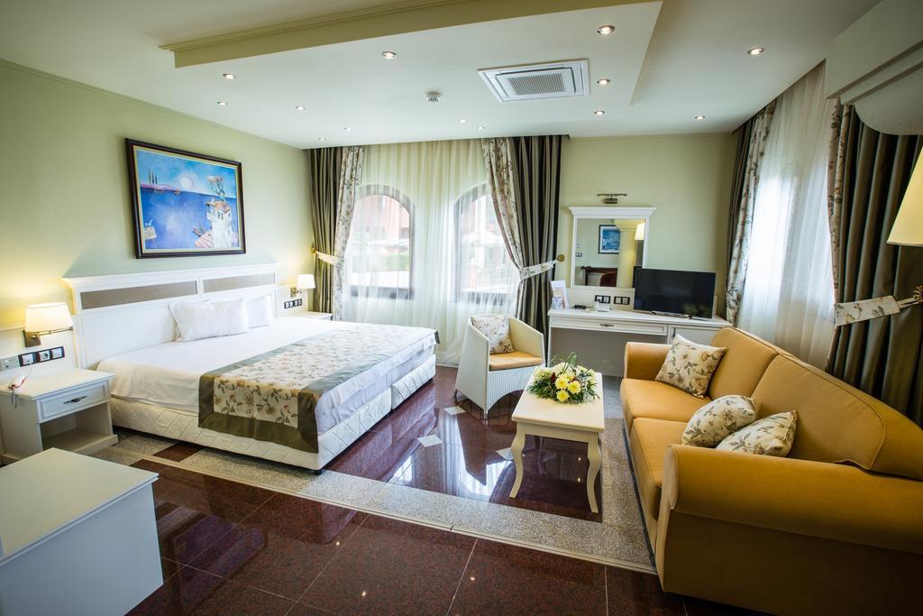 Helena Vip Villas And Suites ซันนีบีช ภายนอก รูปภาพ