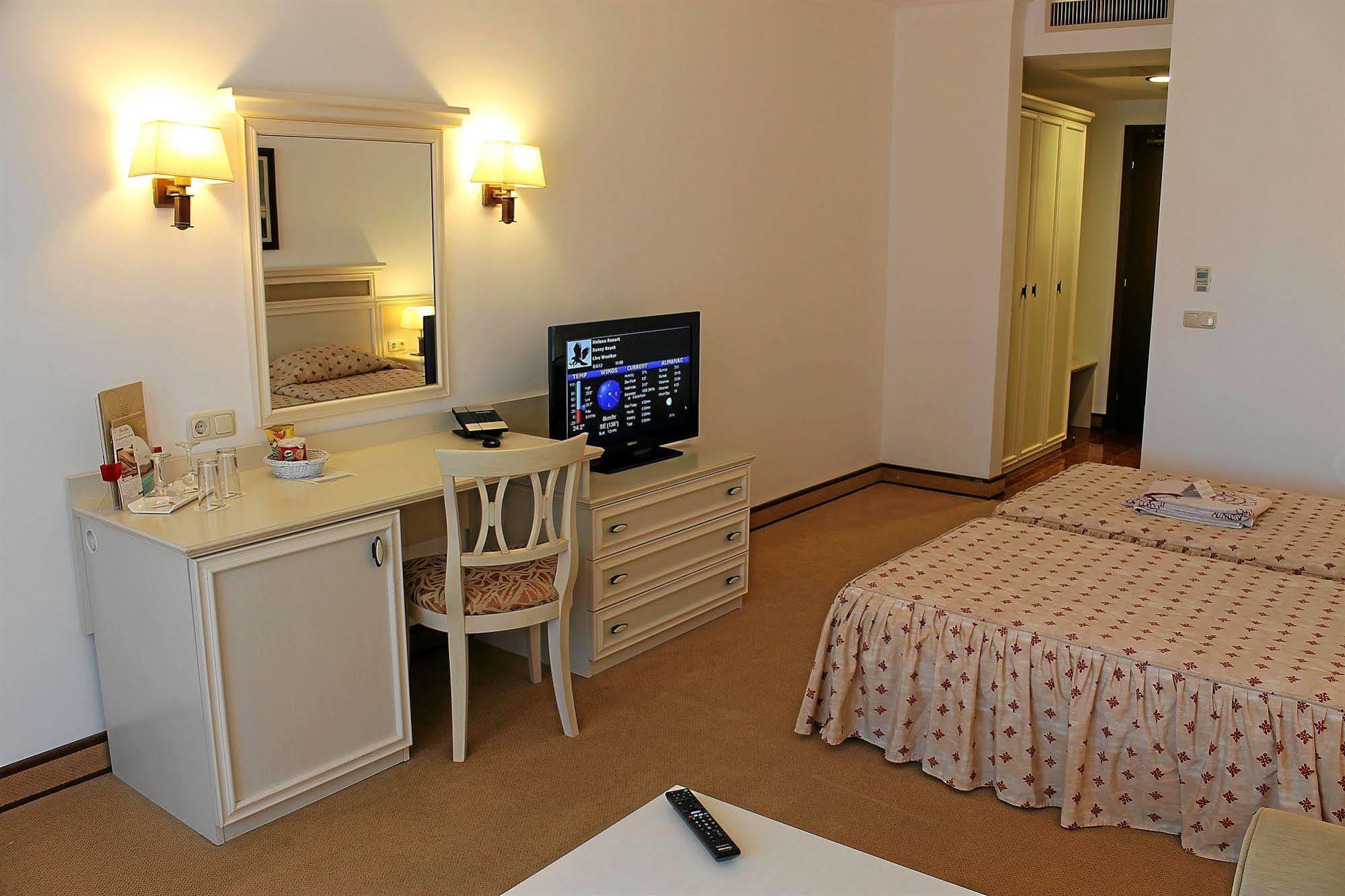 Helena Vip Villas And Suites ซันนีบีช ภายนอก รูปภาพ