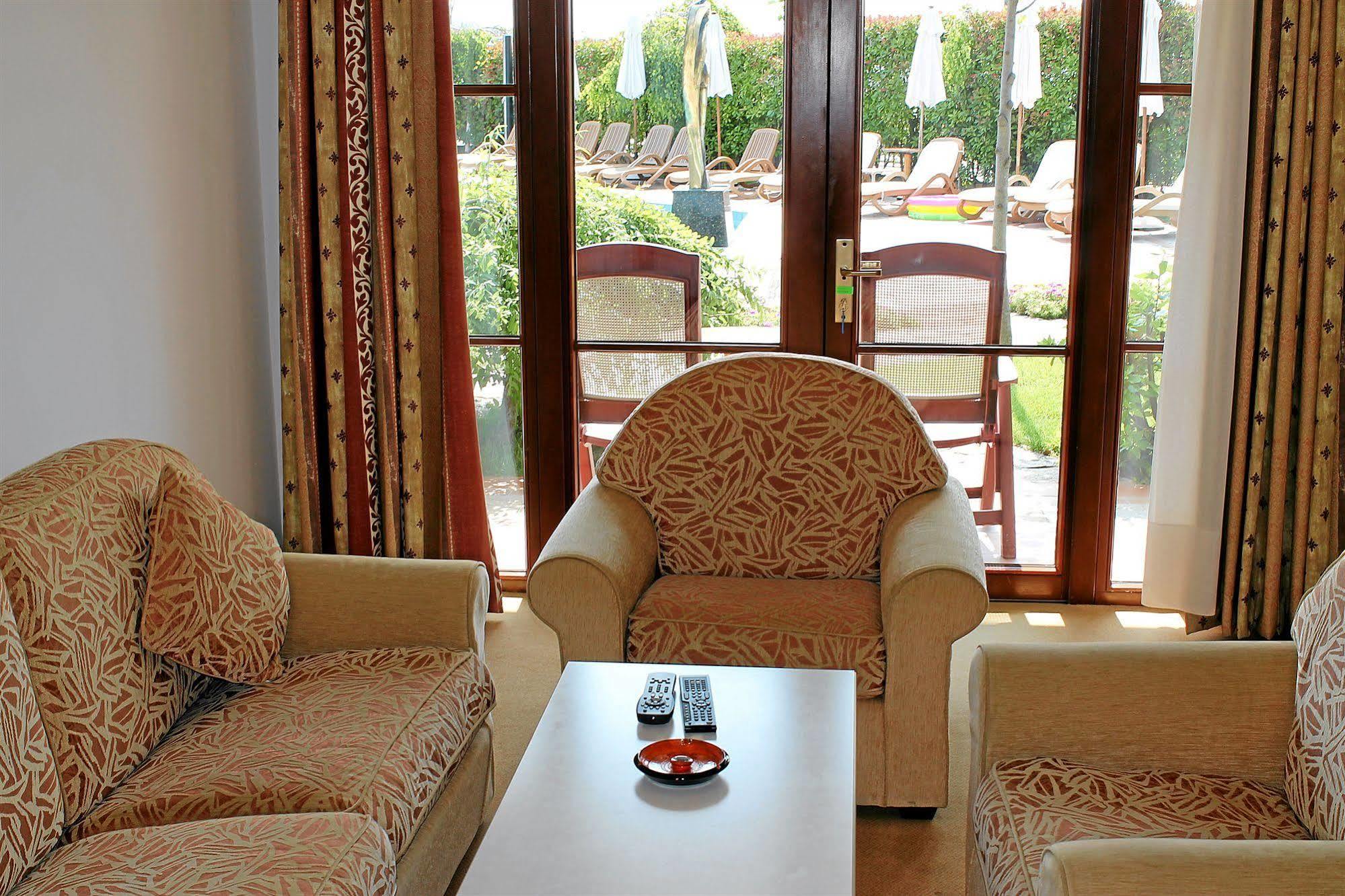 Helena Vip Villas And Suites ซันนีบีช ภายนอก รูปภาพ