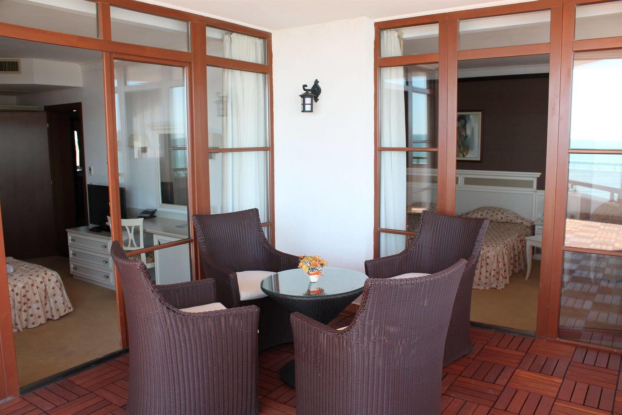 Helena Vip Villas And Suites ซันนีบีช ภายนอก รูปภาพ