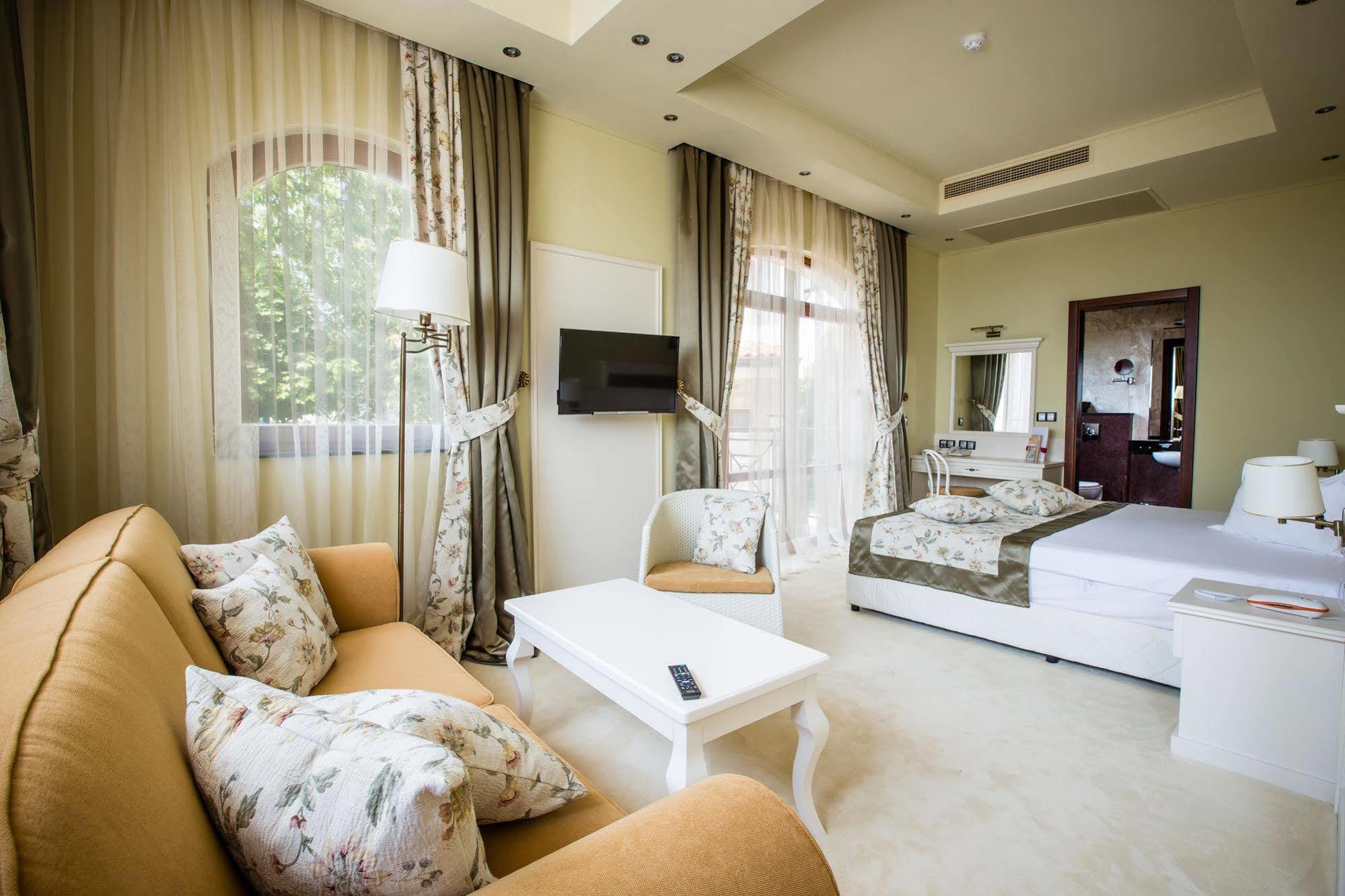 Helena Vip Villas And Suites ซันนีบีช ภายนอก รูปภาพ